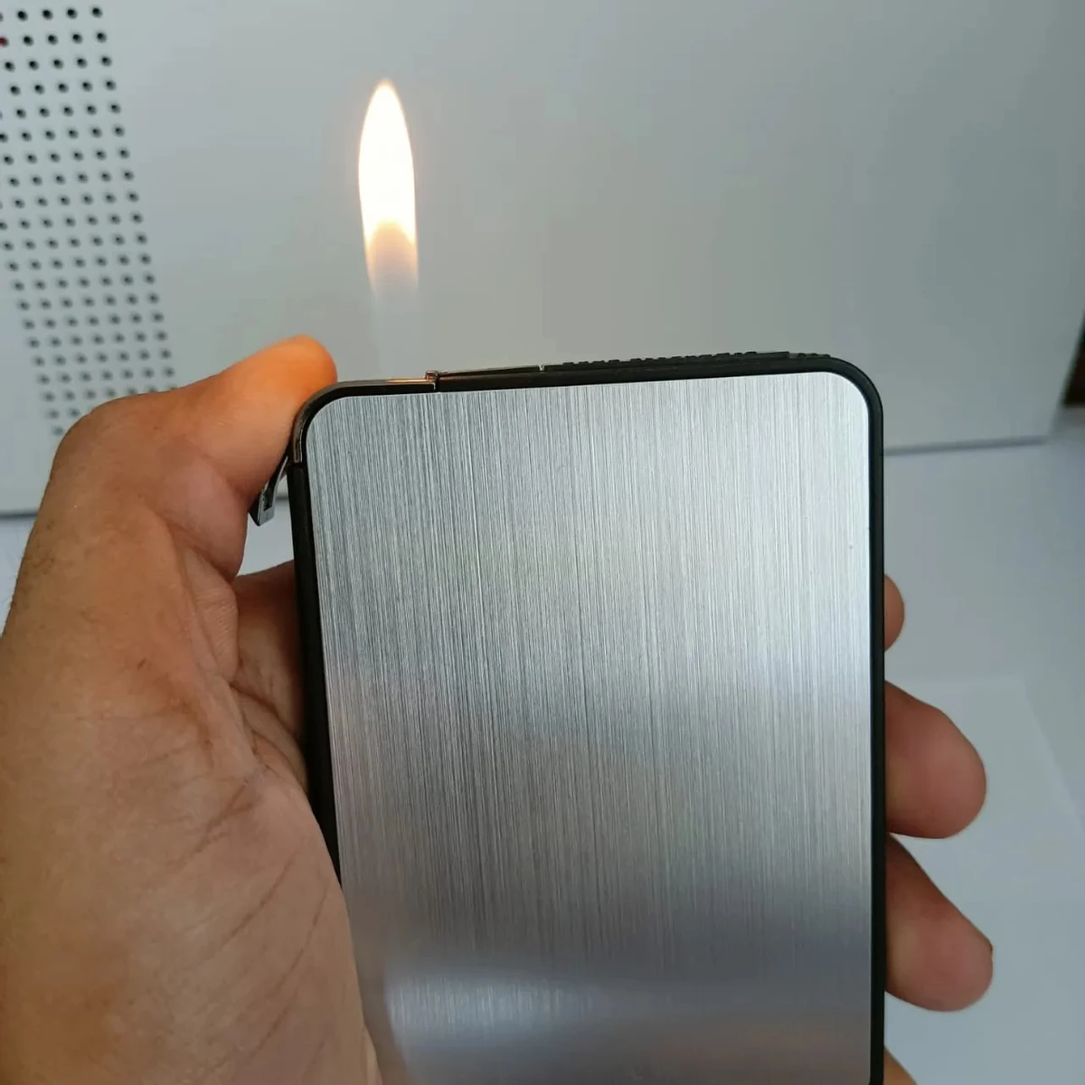 Ultra Thin Cigarette Case Box With Built In Butane Flame Lighter