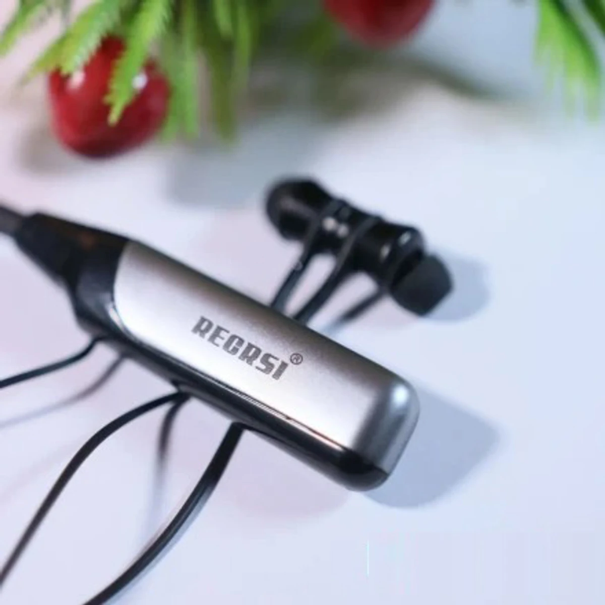 Recrsi RE-NY060 200 Hours Bluetooth Neckband